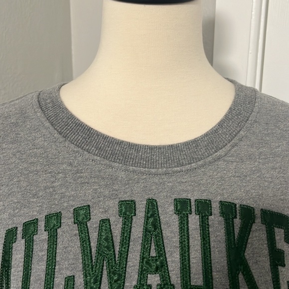 NBA Touch Stadium by Alyssa Milano Milwaukee Bucks Crewneck Slouchy Sweatshirt - Picture 5 of 15